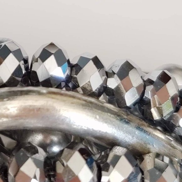 Dramatic silver link and beaded necklace - Picture 9 of 11